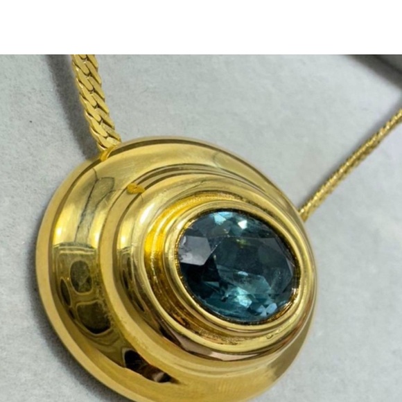 Givenchy Vintage Gold Necklace
$329 $450
Size: OS - Picture 4 of 12